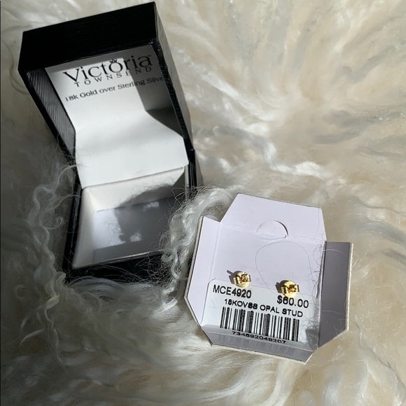 Victoria Townsend 18k/silver Opal stud earrings - Picture 5 of 6